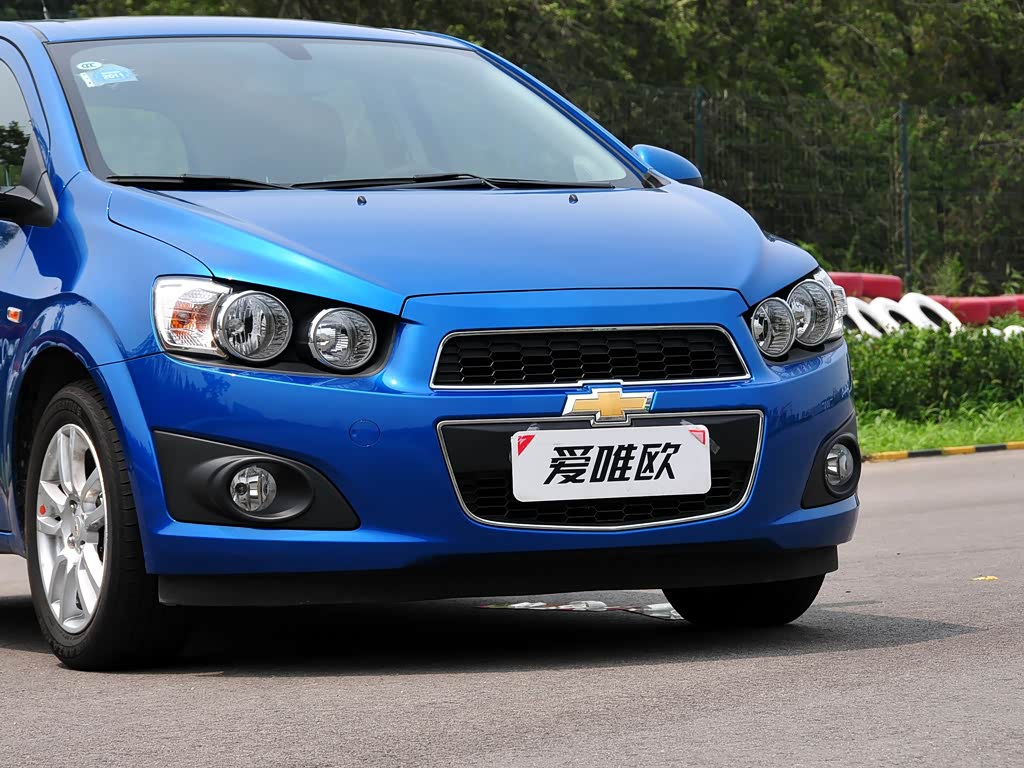 上汽通用雪佛兰 爱唯欧 2011款 两厢 1.6l at sx