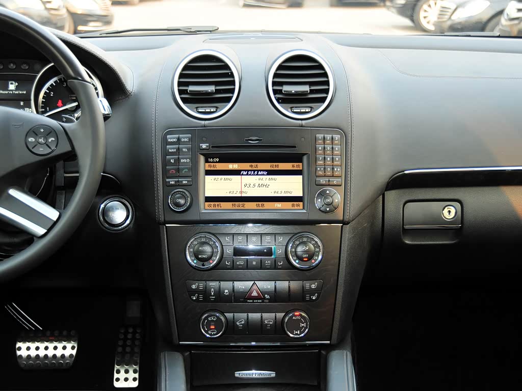 奔驰(进口) 奔驰gl级 2011款 gl 450 尊贵型 grand edition 中控方向