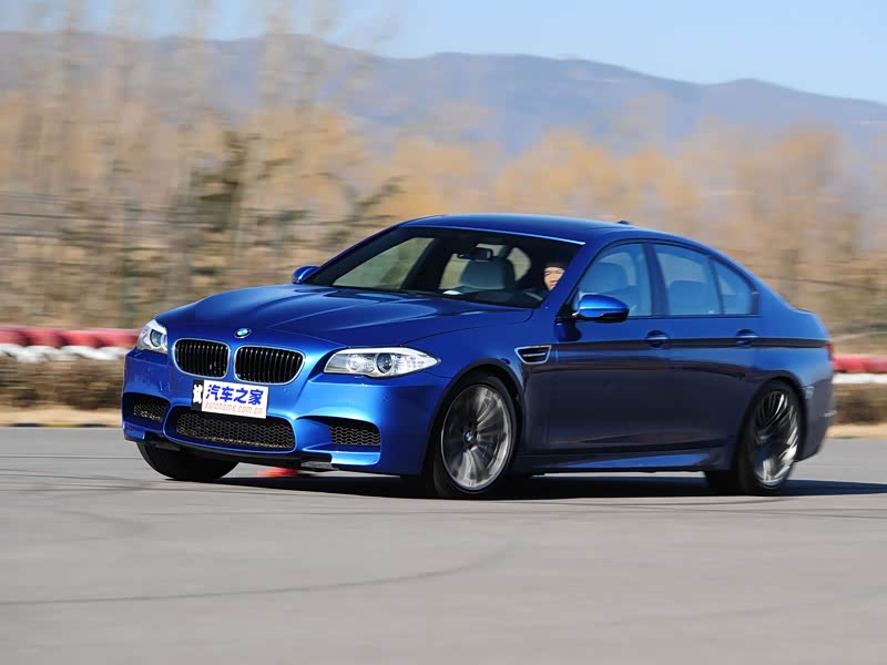 宝马m 宝马m5 2012款 m5 蒙特卡罗蓝 评测 外观颜色: 内饰颜色: 分享