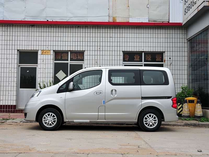 郑州日产 日产nv200 2011款 1.6l 223座 尊贵型