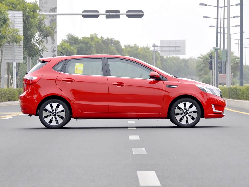 东风悦达起亚 起亚k2 2012款 两厢 1.6l at premium