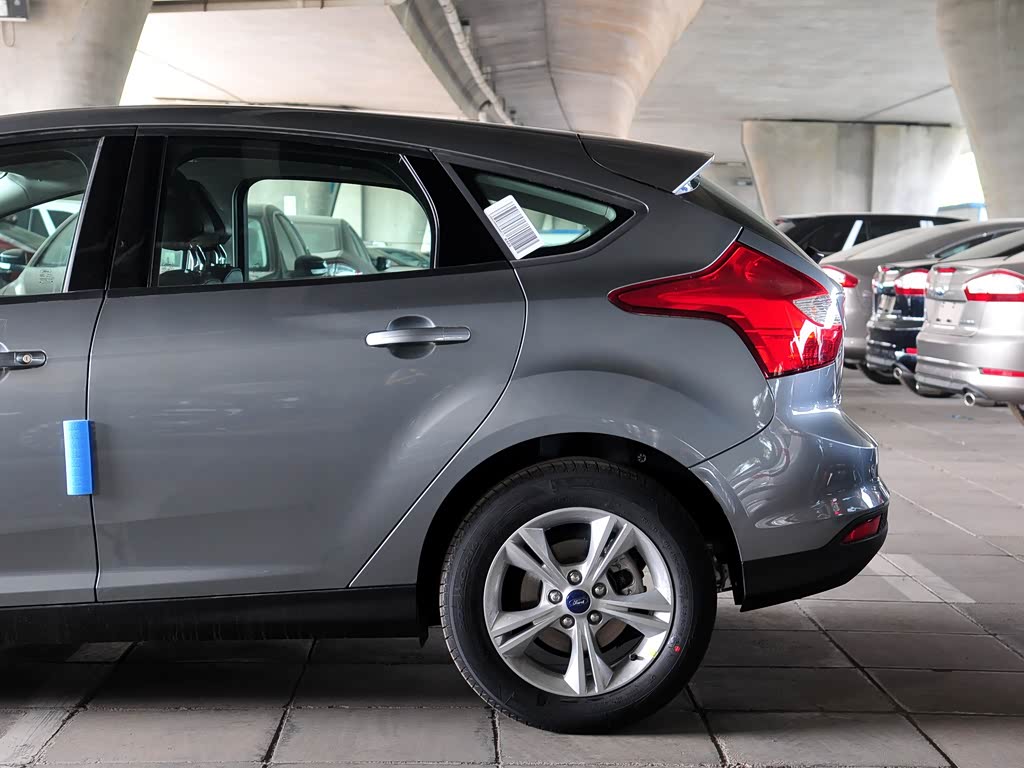 长安福特 福克斯 2012款 两厢 1.6l 手动风尚型