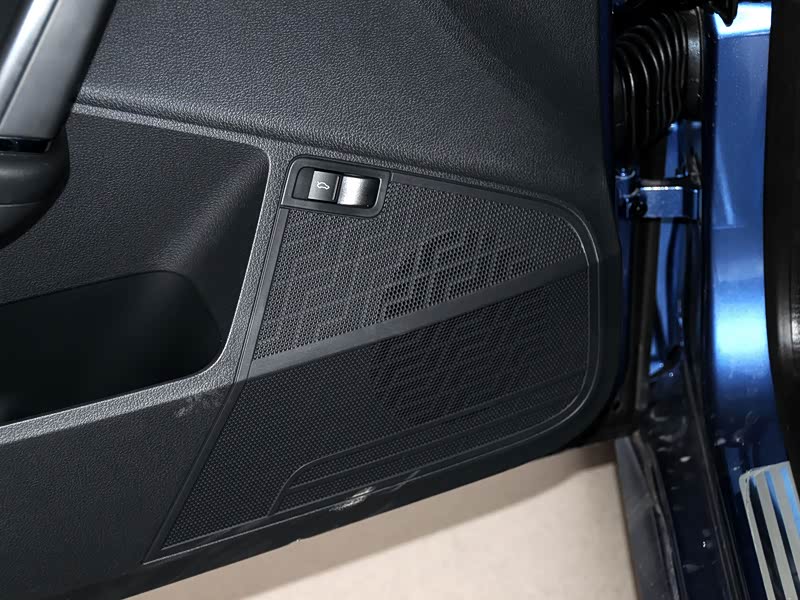 大众朗逸plus1.4t豪华版脚垫 800x0_q87_autohomecar__y_201207171919135653765.jpg