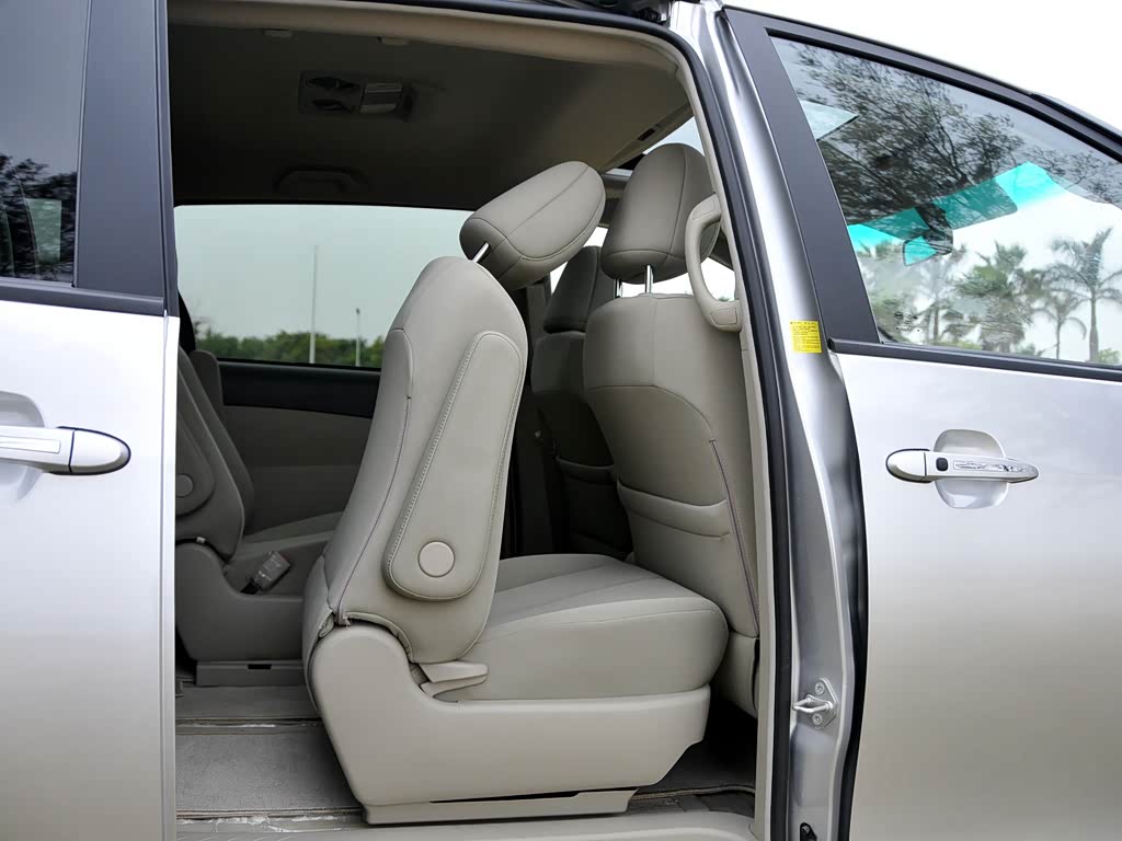 比亚迪 比亚迪m6 2010款 2.0l 手动豪华型