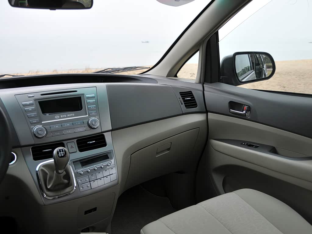 比亚迪 比亚迪m6 2010款 2.0l 手动豪华型