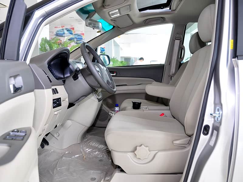 比亚迪 比亚迪m6 2010款 2.0l 手动豪华型