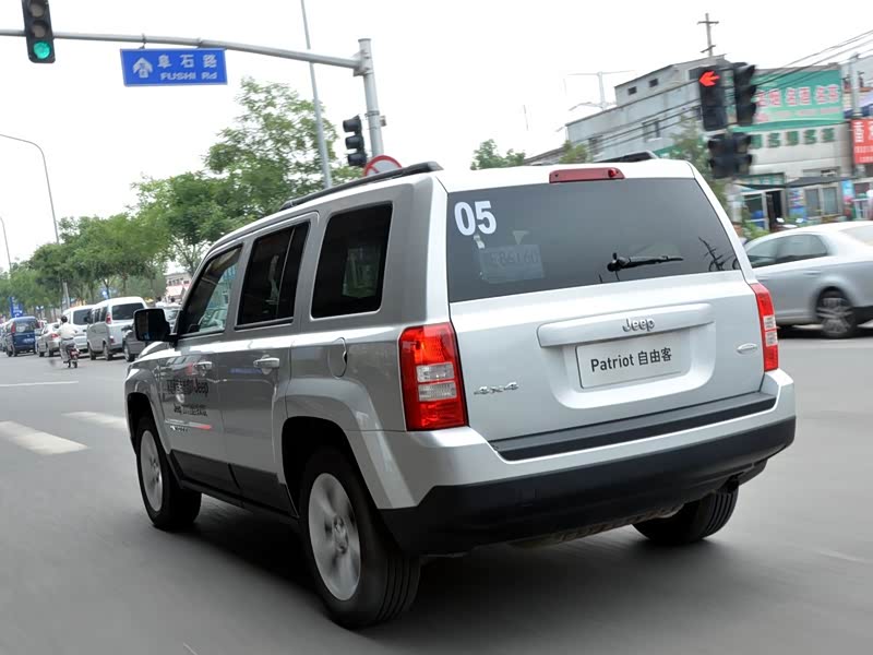 jeep(进口) 自由客 2011款 2.4 豪华版