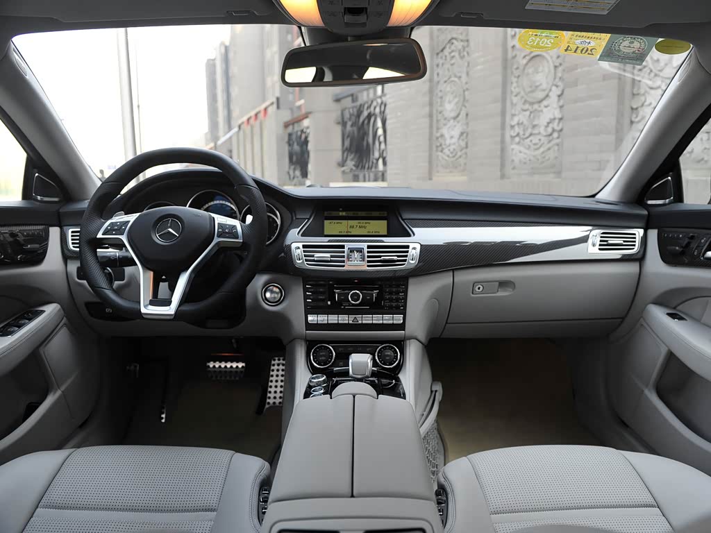 2013款 amg cls 63 shooting brake 中控方向盘 外观颜色: 内饰颜色