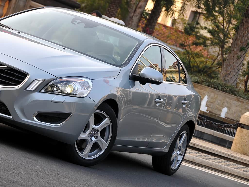 沃尔沃(进口) 沃尔沃s60 2011款 2.0t 智雅版