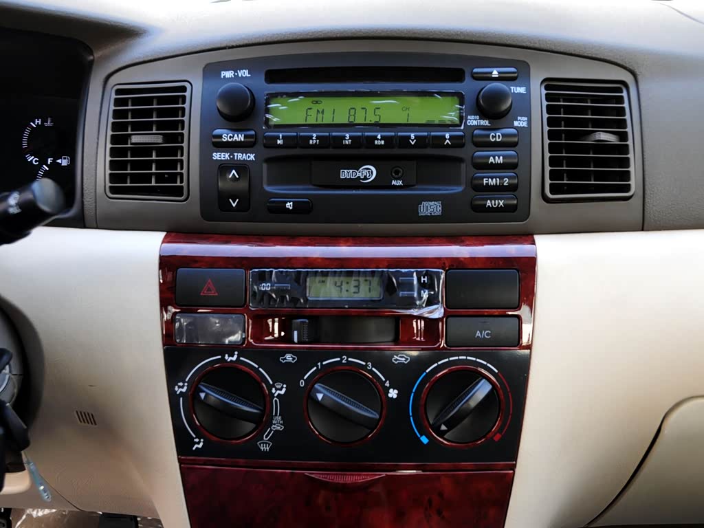 比亚迪 比亚迪f3 2011款 1.5l 新白金版标准型