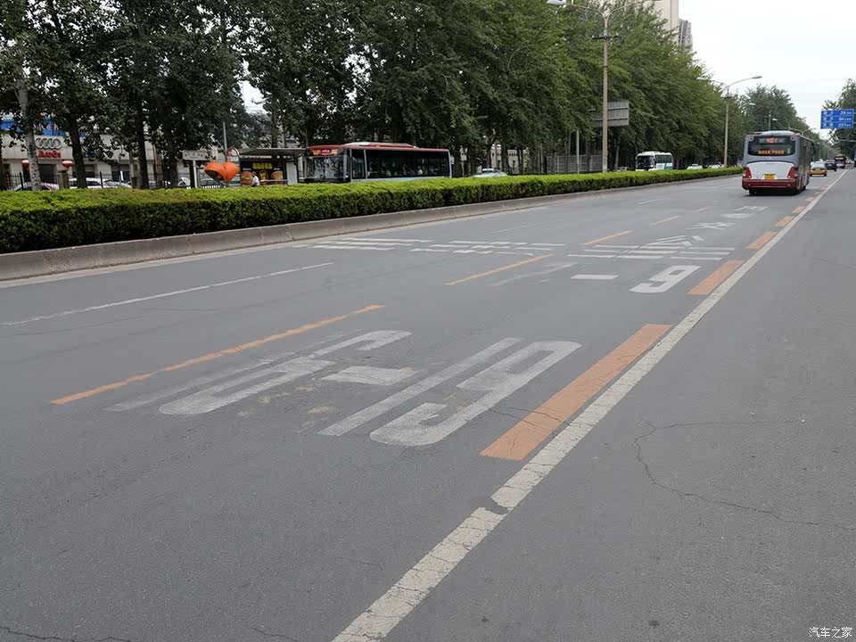 【图】私家车别怕 北京部分公交车道设借道区_汽车之家